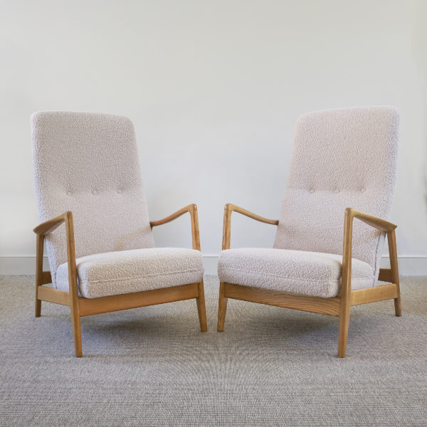 Pair of Italian ash lounge chairs, model ‘829’, designed by Gio Ponti for the Hotel Parco Dei Principi, Sorrento