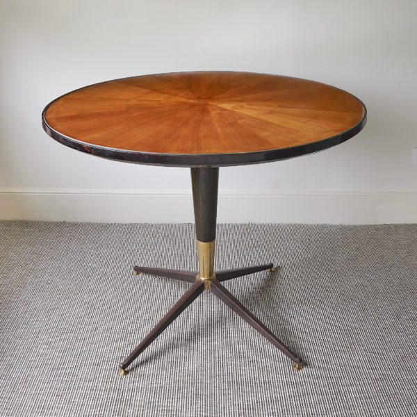 Italian maple veneered circular centre table in the manner of Osvaldo Borsani